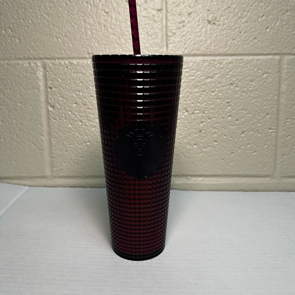 Starbucks 2020 LIMITED EDITION  Ruby Pleated 24 oz Venti Holiday Tumbler & Straw